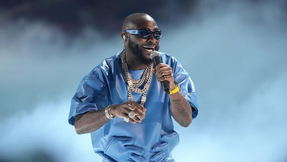 Davido akoresha buri kwezi arenga miliyoni 400 Frw