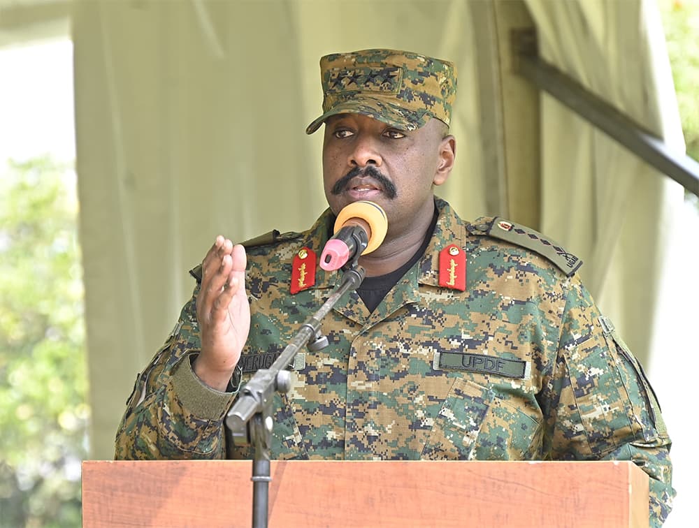 Urukiko rwatesheje agaciro ikirego cya Besigye kuri Gen Muhoozi