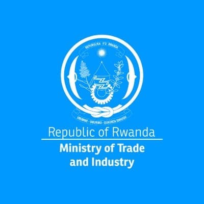 MINICOM iributsa abacuruzi kutitwaza izamuka rya Lisansi ngo bazamure ibiciro