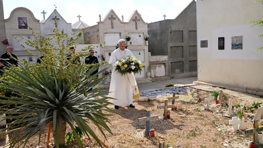 Papa Leo XIV yasabye u Burayi kongera ubufasha ku bimukira